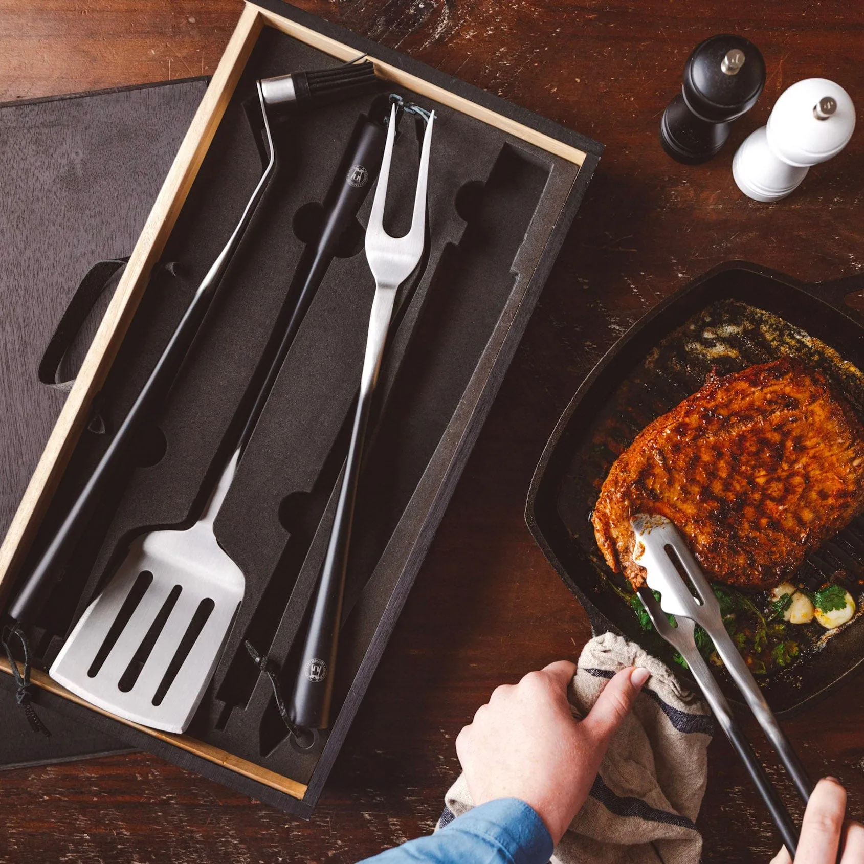 Carbon 6, 4-Piece Grill Set