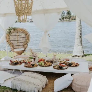 Table White Feasting